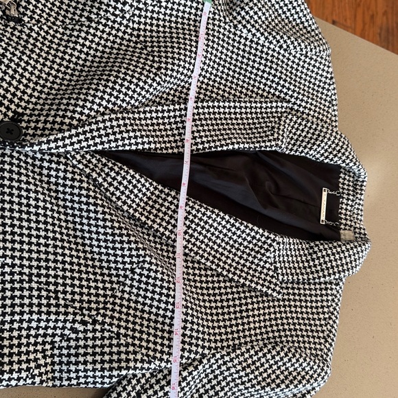 T Tahari Black and White Houndstooth Blazer - Picture 8 of 13